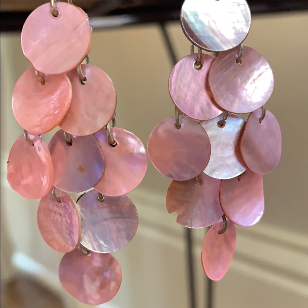3/$10🐚Pink shell earrings
